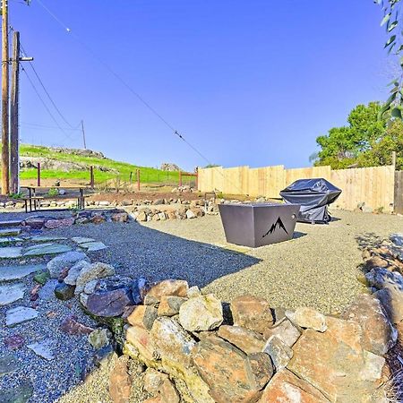 Peaceful Ranch Home With Sierra Nevada Views Woodlake Exteriör bild