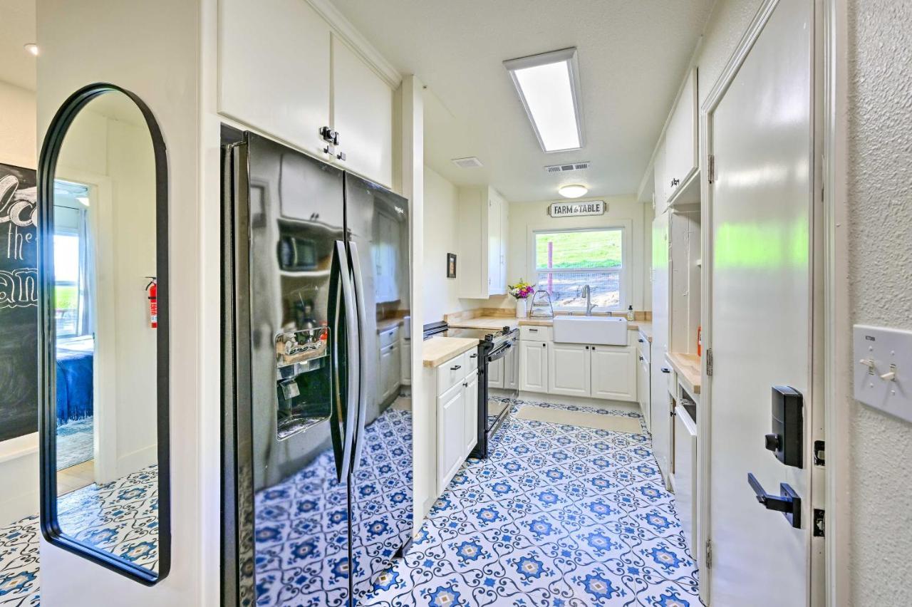 Peaceful Ranch Home With Sierra Nevada Views Woodlake Exteriör bild
