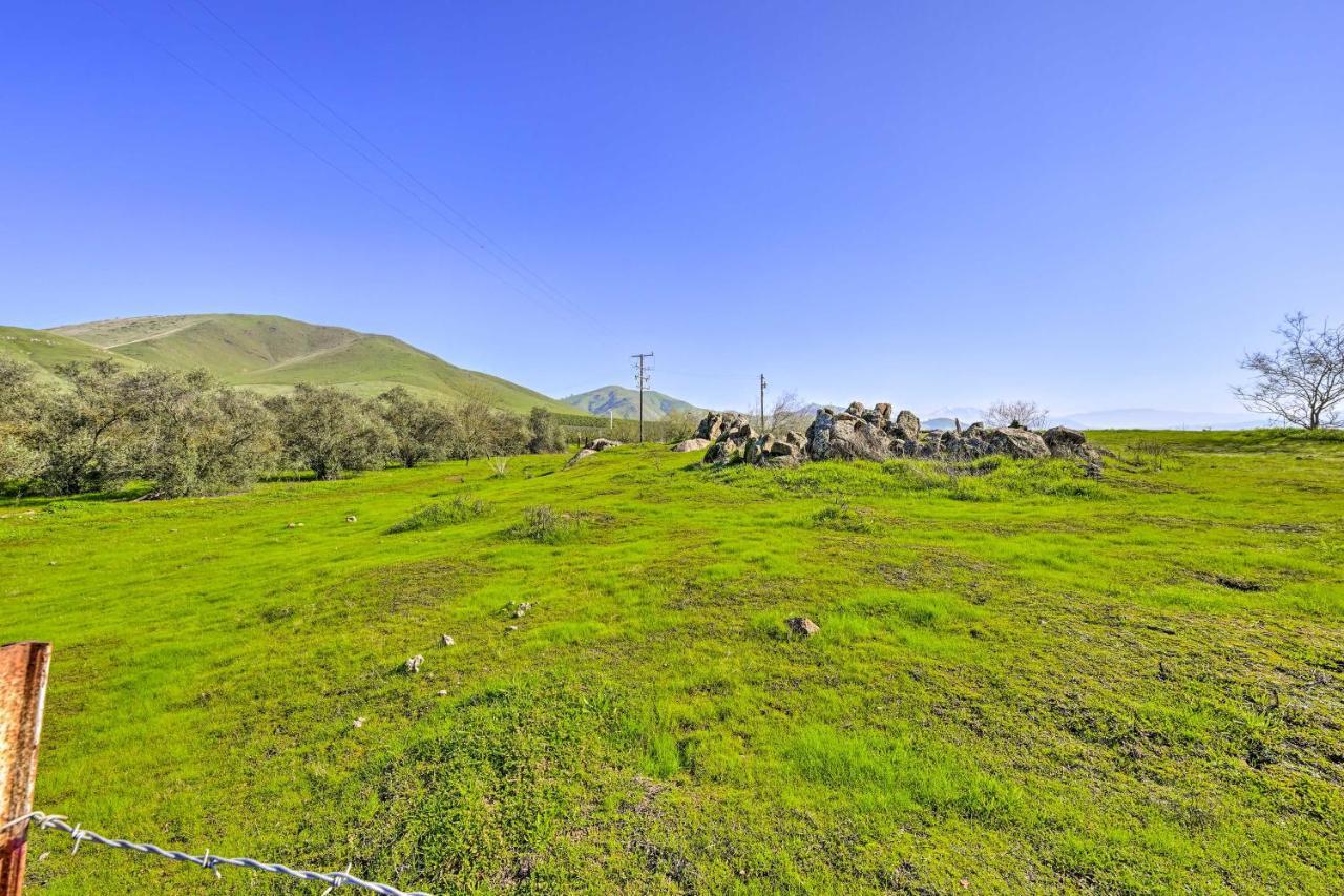 Peaceful Ranch Home With Sierra Nevada Views Woodlake Exteriör bild