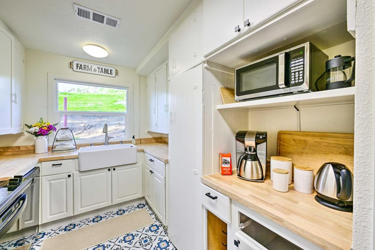 Peaceful Ranch Home With Sierra Nevada Views Woodlake Exteriör bild